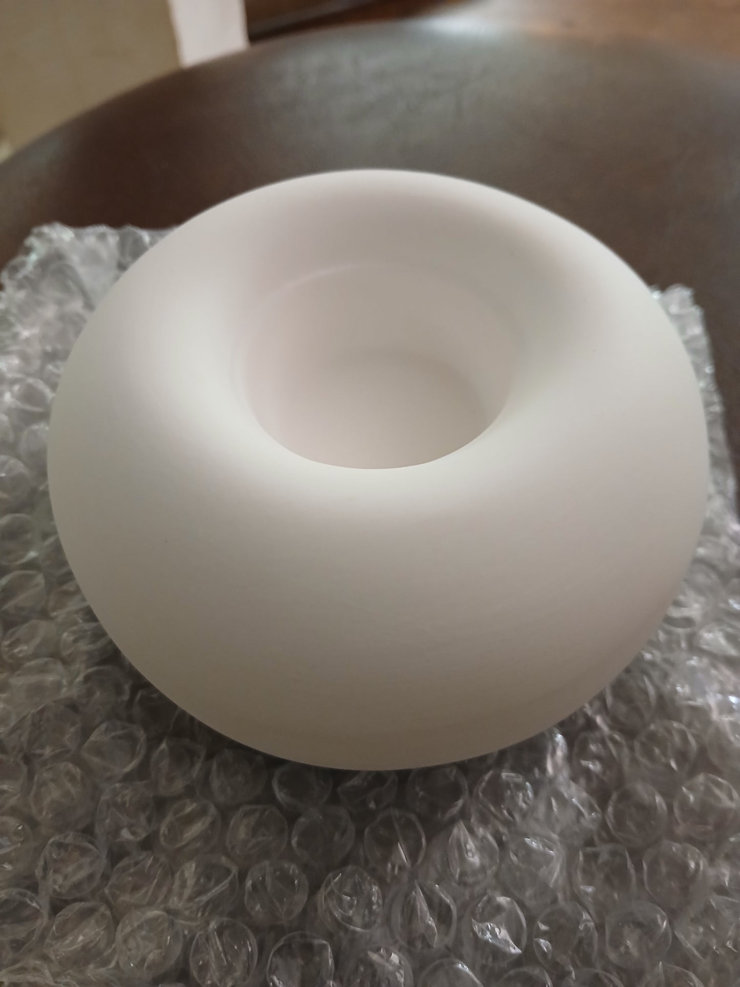 White ceramic tealight holder