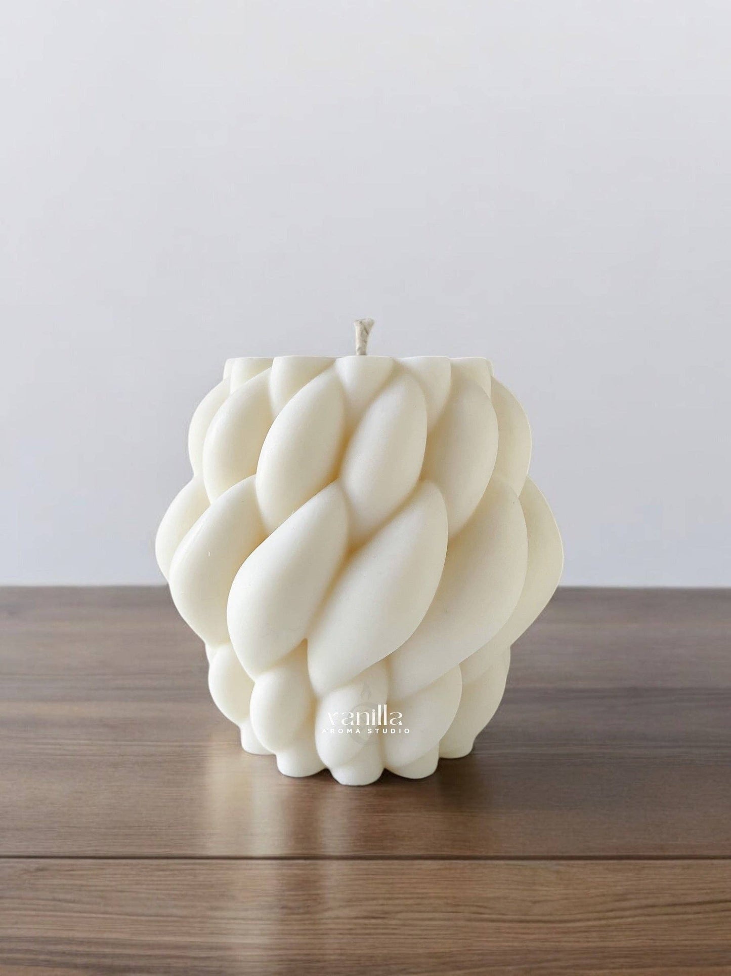 Sophie Braided Sculptural Candle: Floral